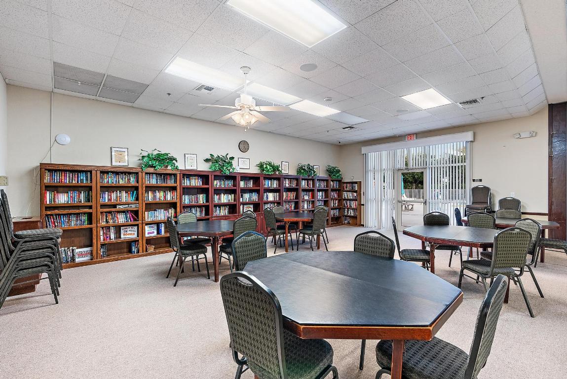 1419 SW Greens Pointe Way