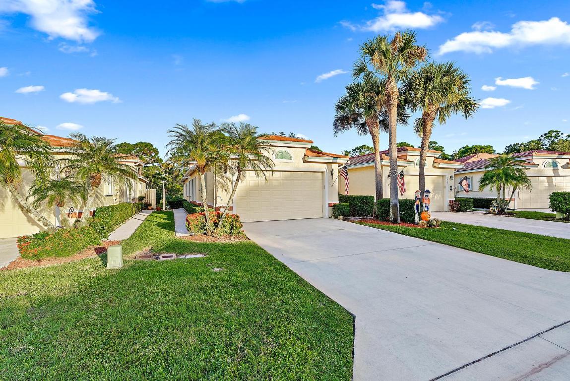 1419 SW Greens Pointe Way