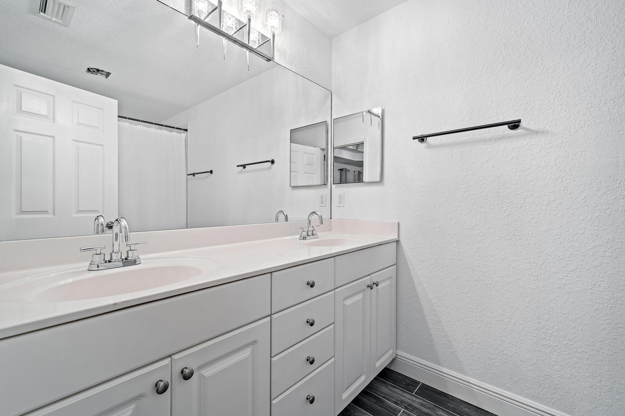 1525 SE Croquet Street