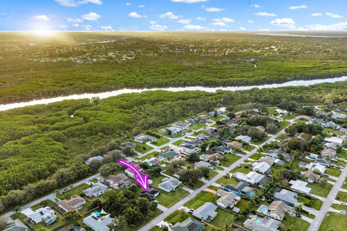 1525 SE Croquet Street