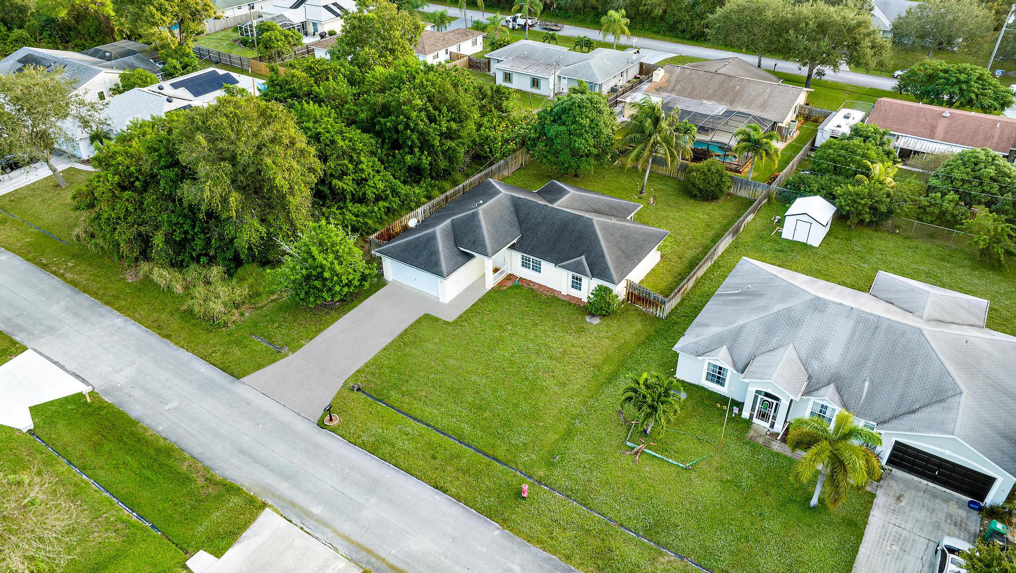 1525 SE Croquet Street