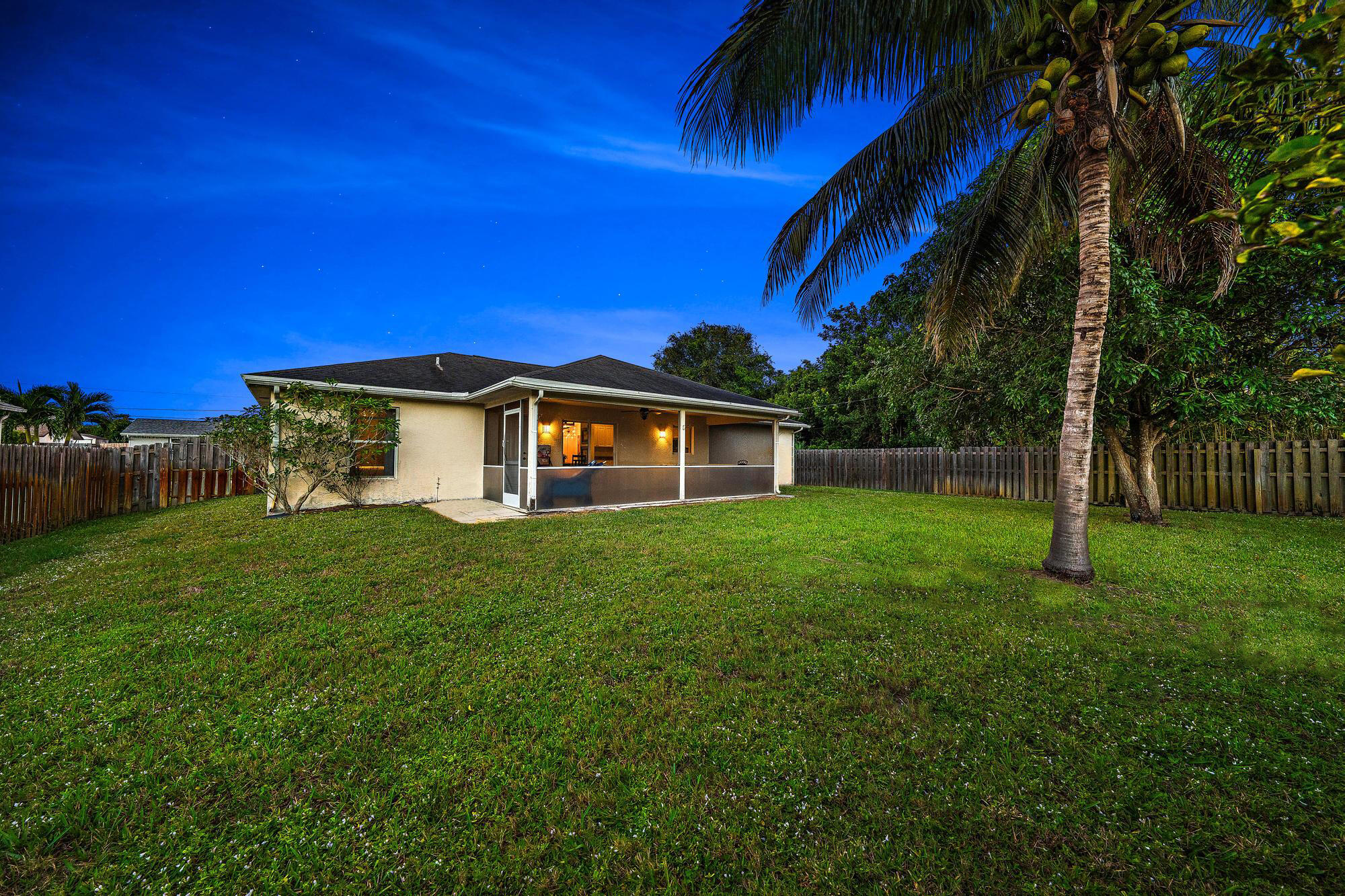 1525 SE Croquet Street