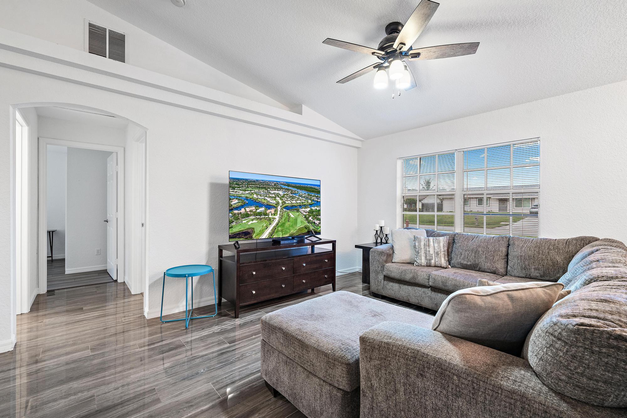 1525 SE Croquet Street