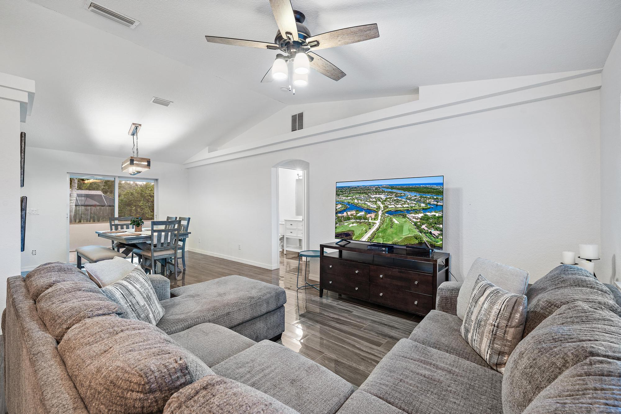 1525 SE Croquet Street