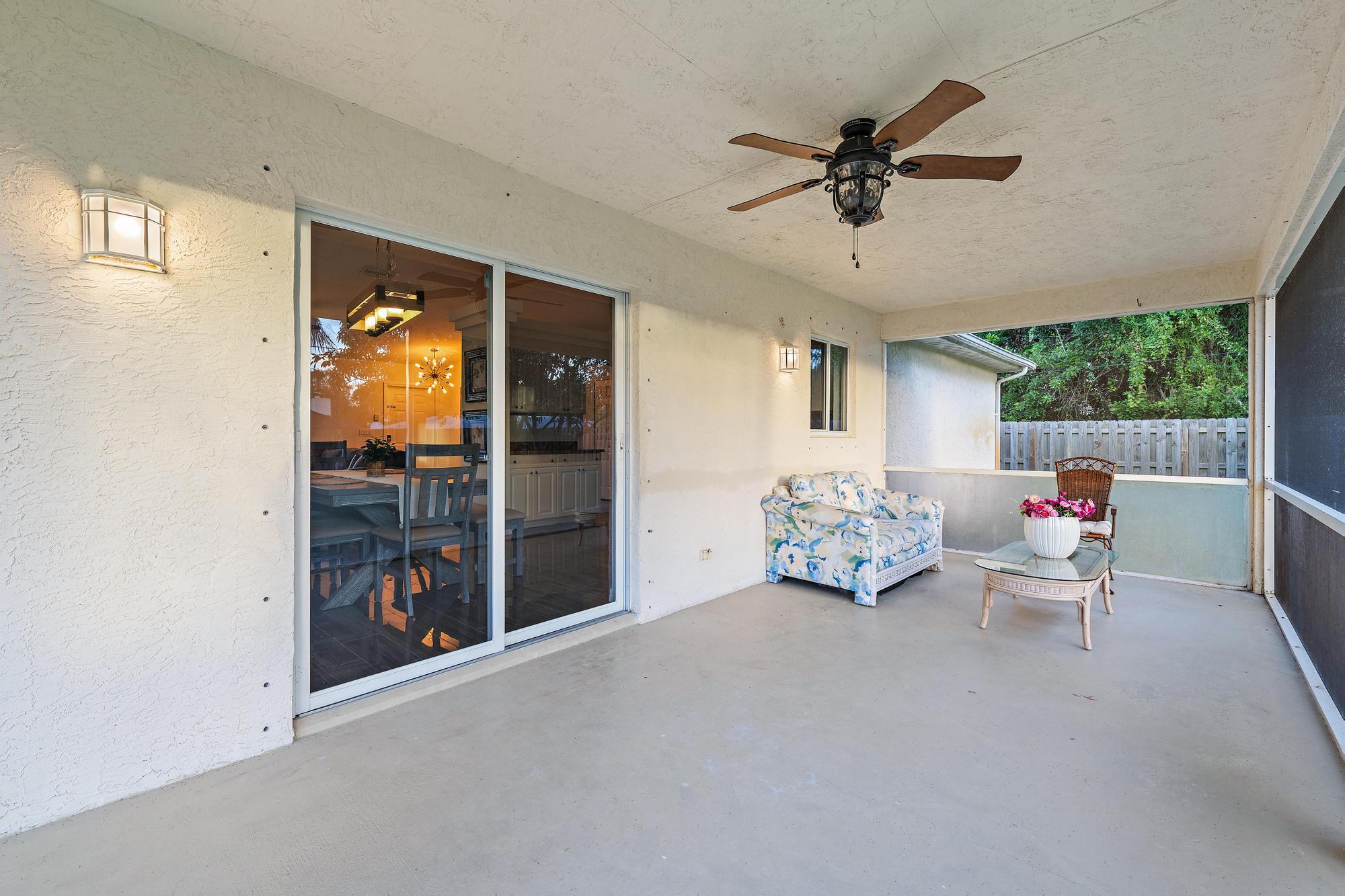 1525 SE Croquet Street