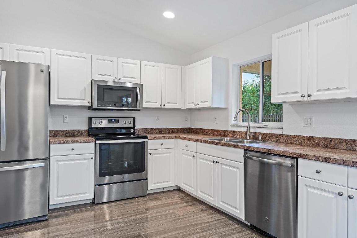 1525 SE Croquet Street