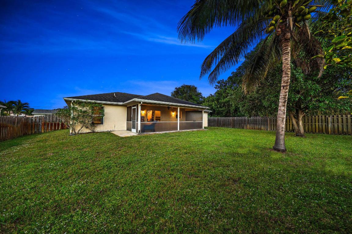 1525 SE Croquet Street