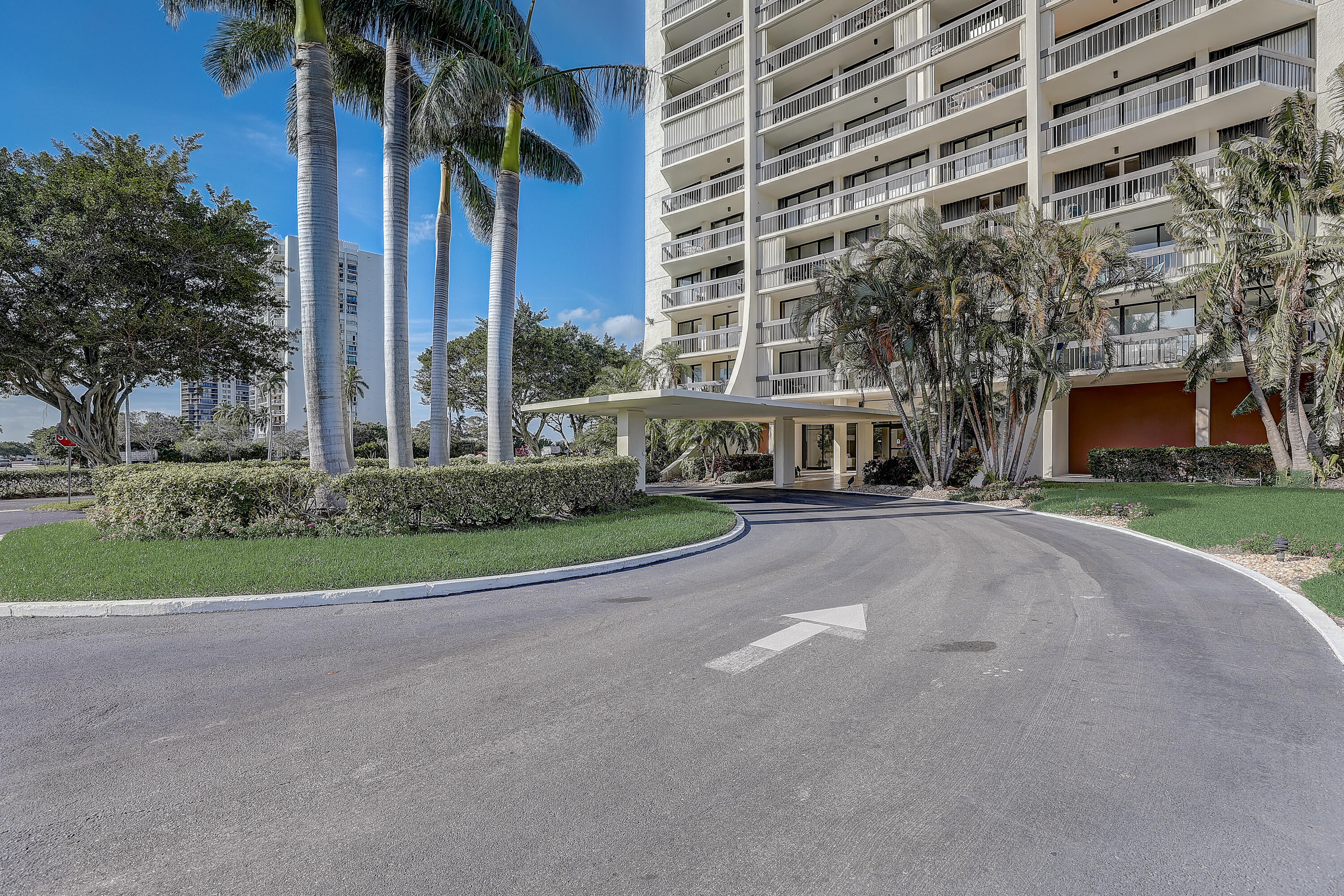 2000 Presidential Way 901