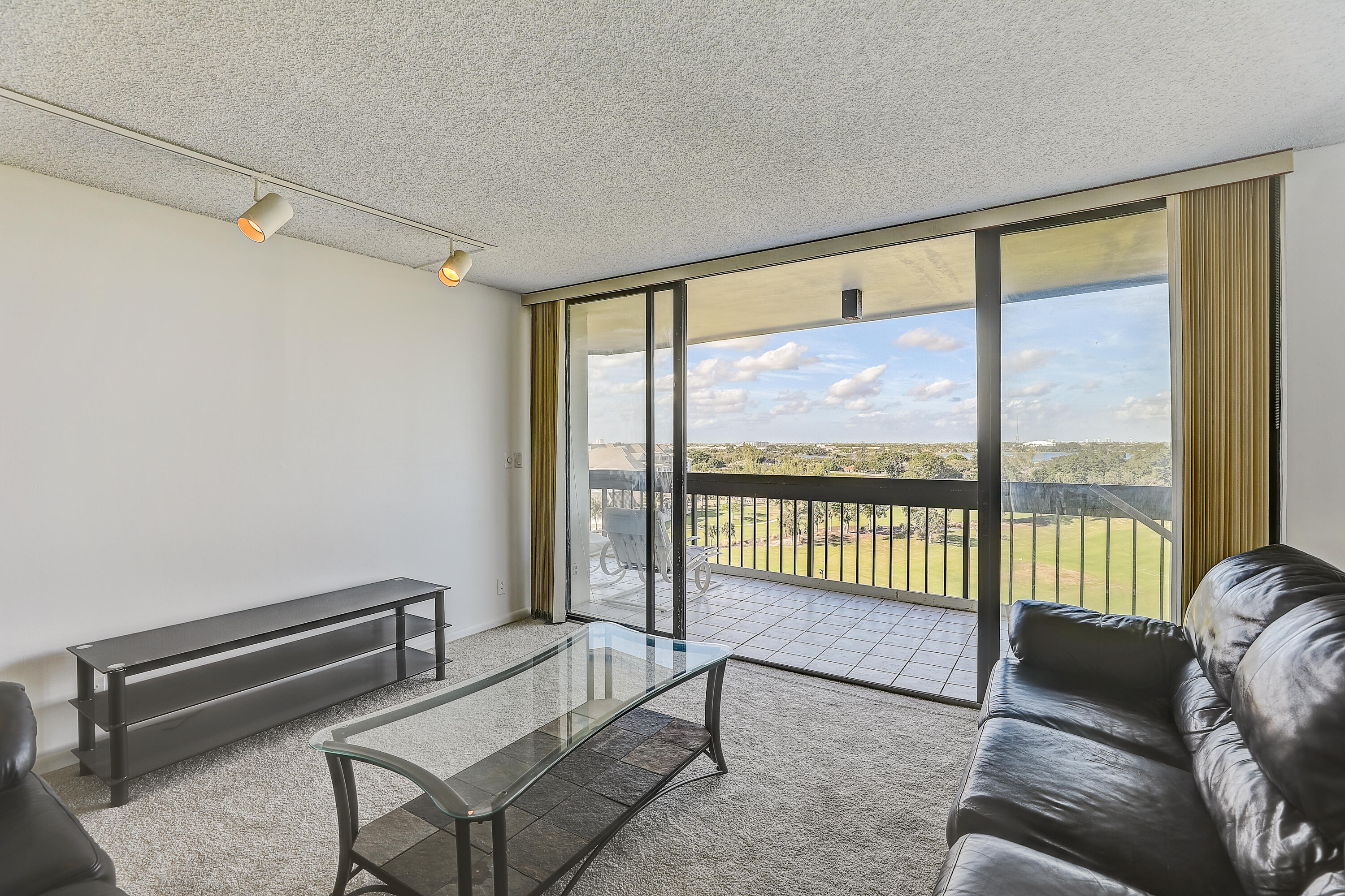 2000 Presidential Way 901