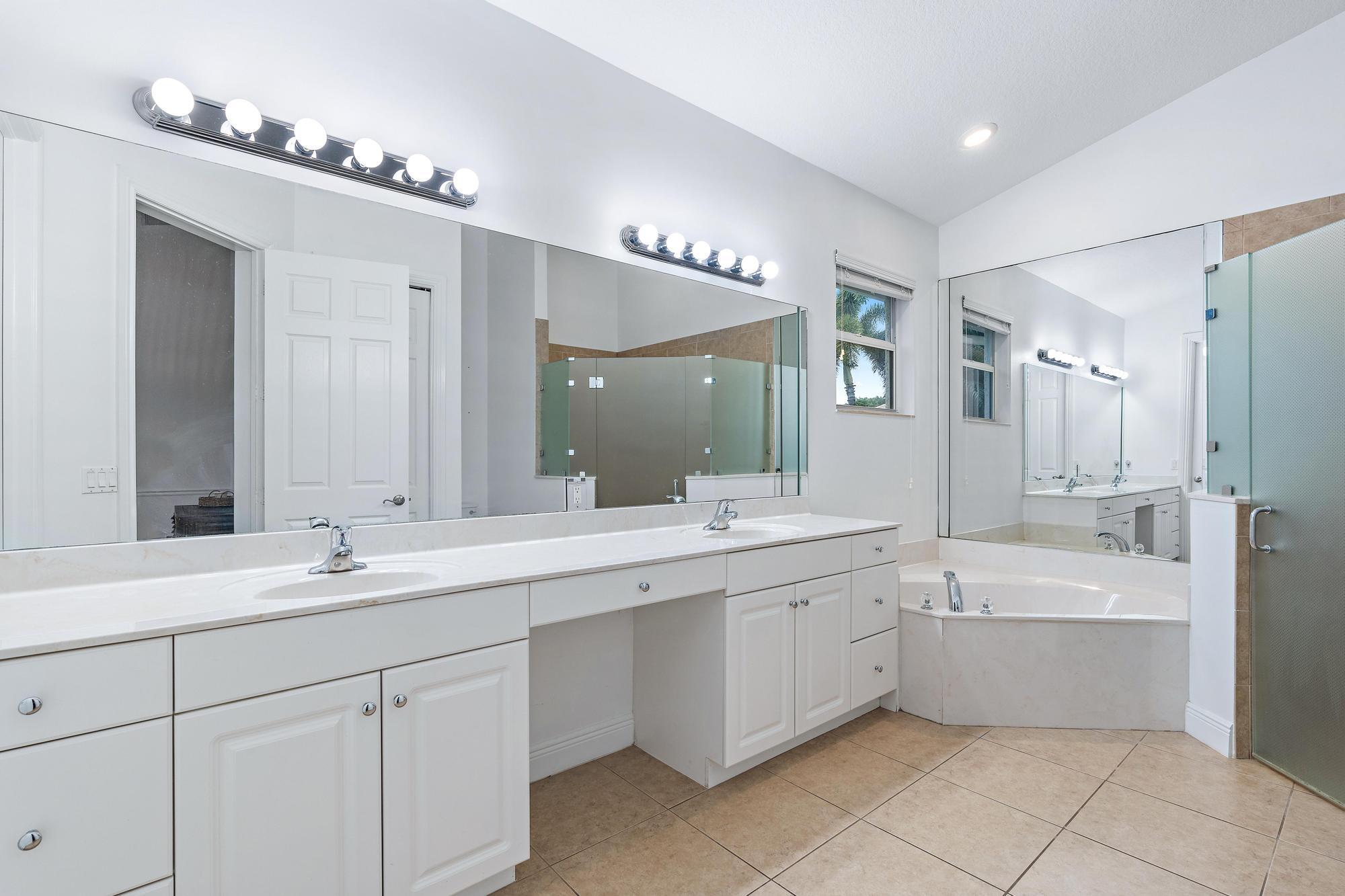 5356 SW Landing Creek Drive