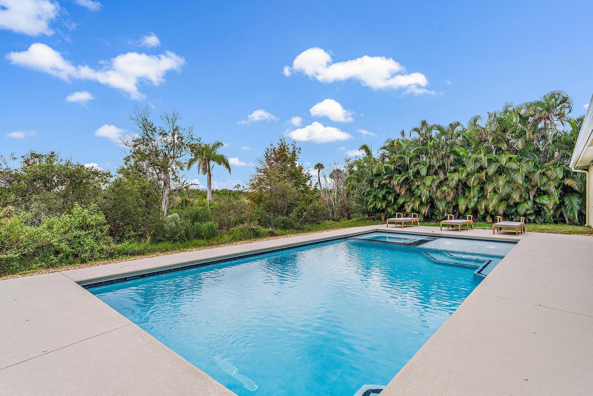 5356 SW Landing Creek Drive