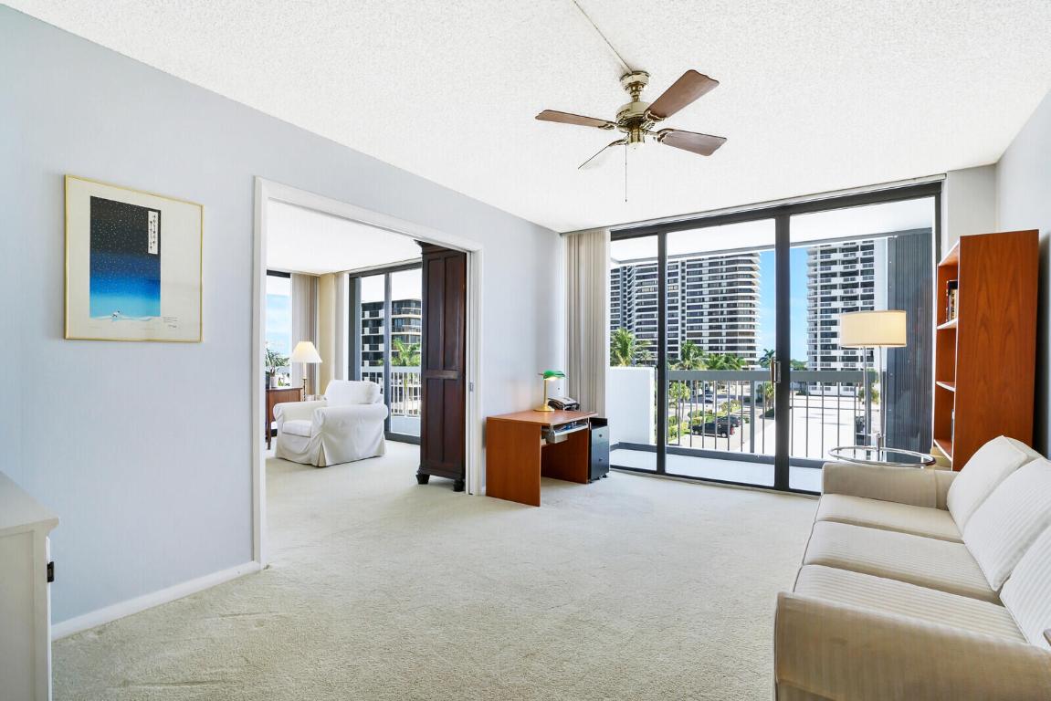 123 Lakeshore Drive 442