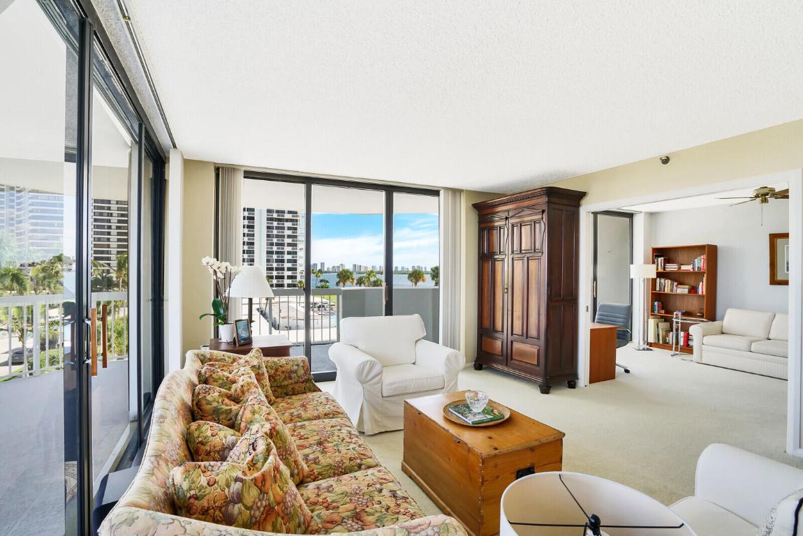 123 Lakeshore Drive 442