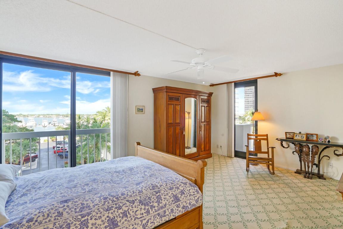 123 Lakeshore Drive 442