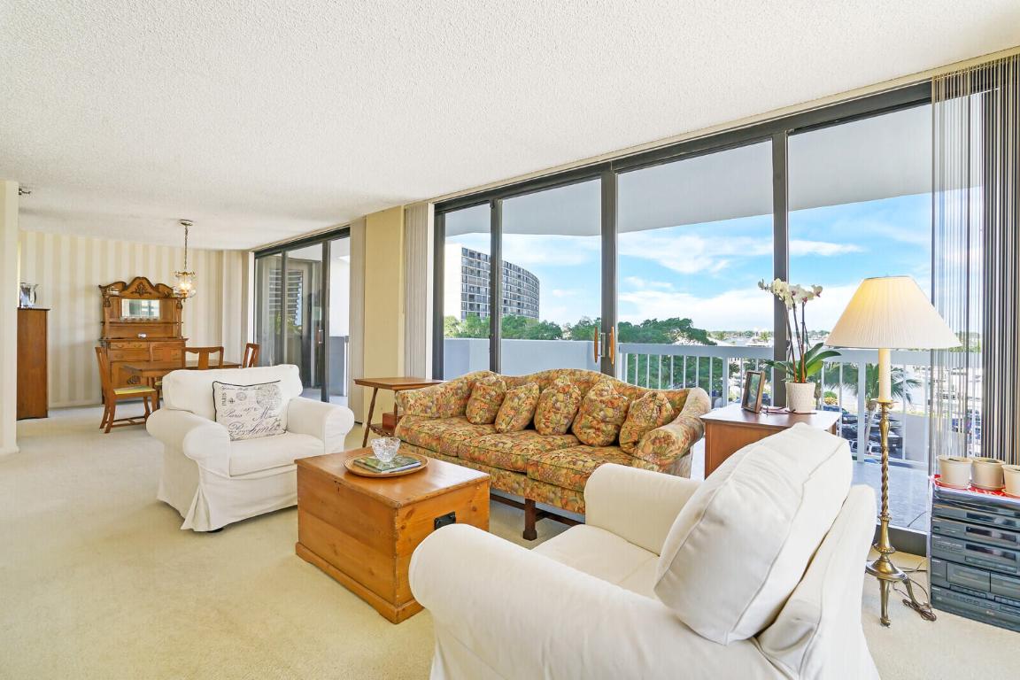 123 Lakeshore Drive 442