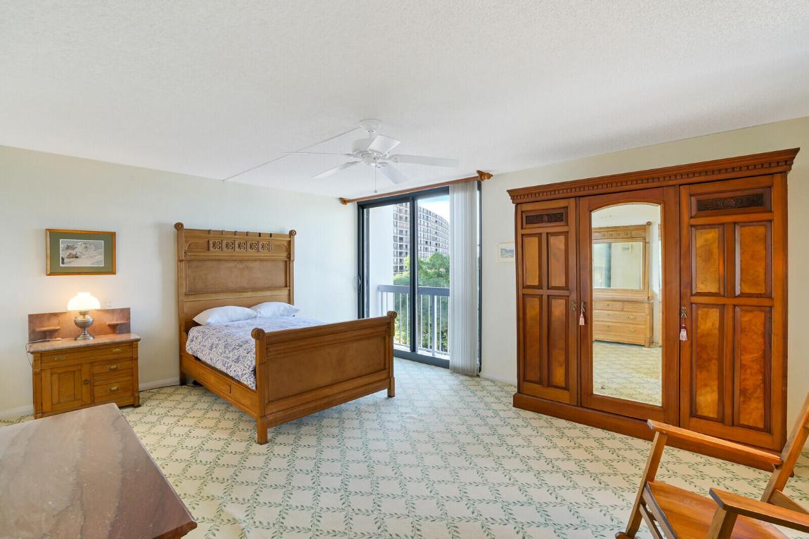 123 Lakeshore Drive 442