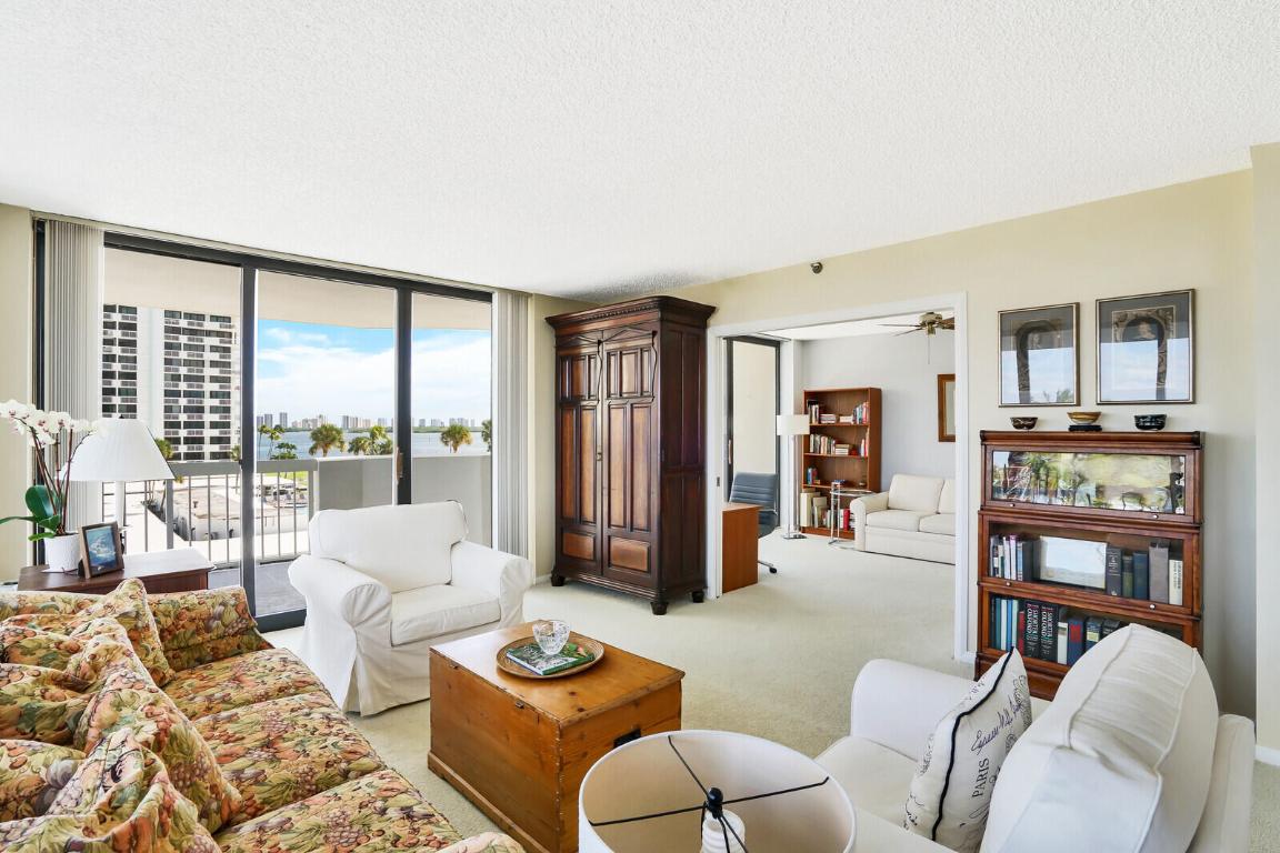 123 Lakeshore Drive 442