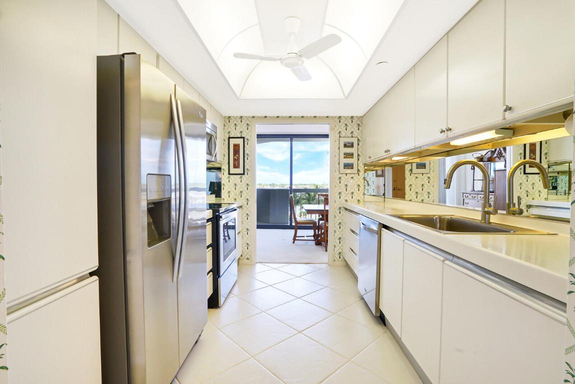 123 Lakeshore Drive 442