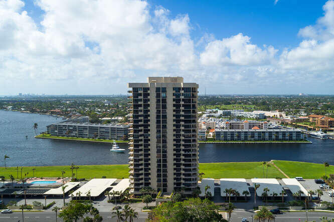 123 Lakeshore Drive 442