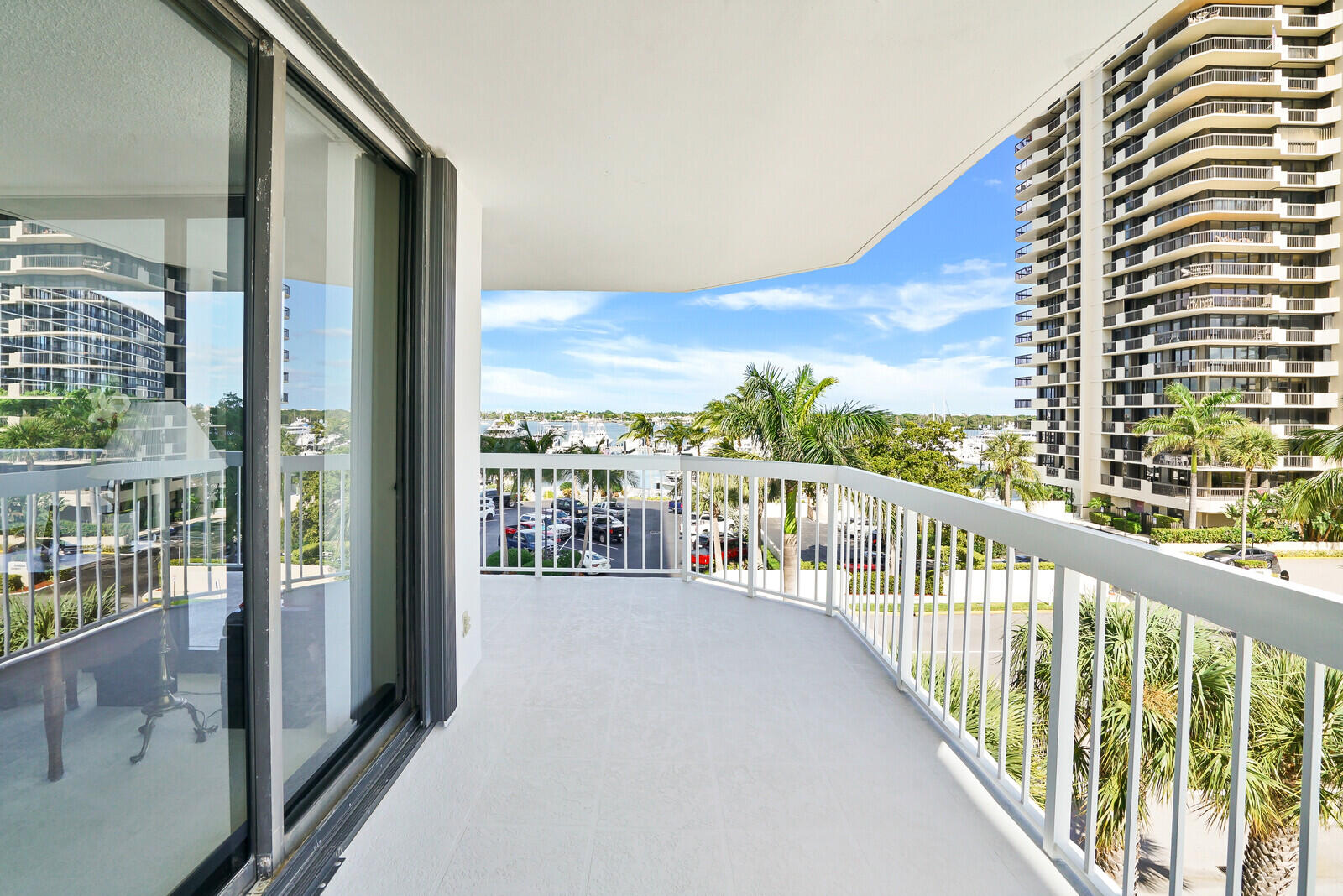 123 Lakeshore Drive 442