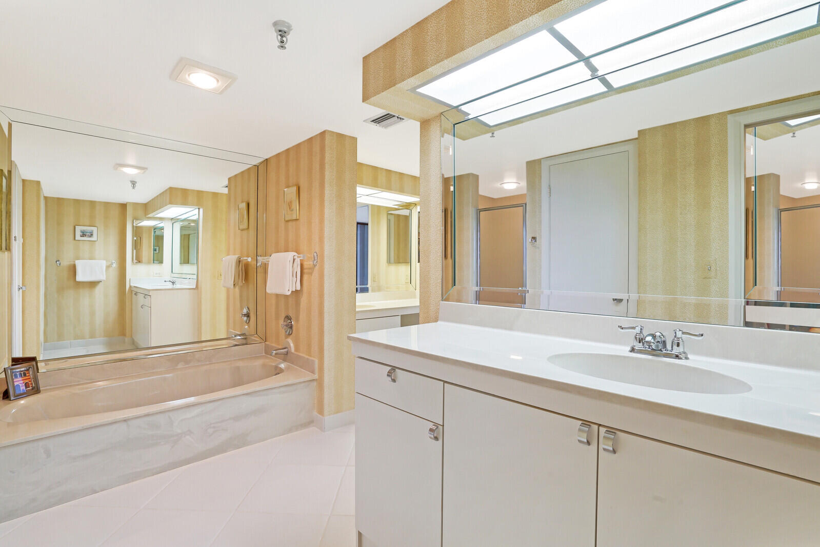 123 Lakeshore Drive 442