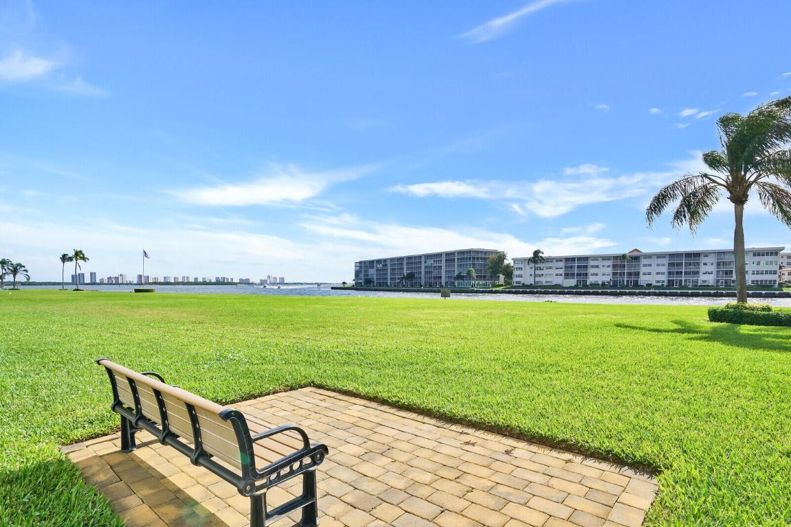 123 Lakeshore Drive 442