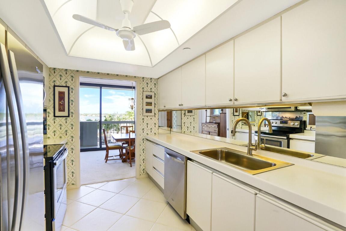 123 Lakeshore Drive 442