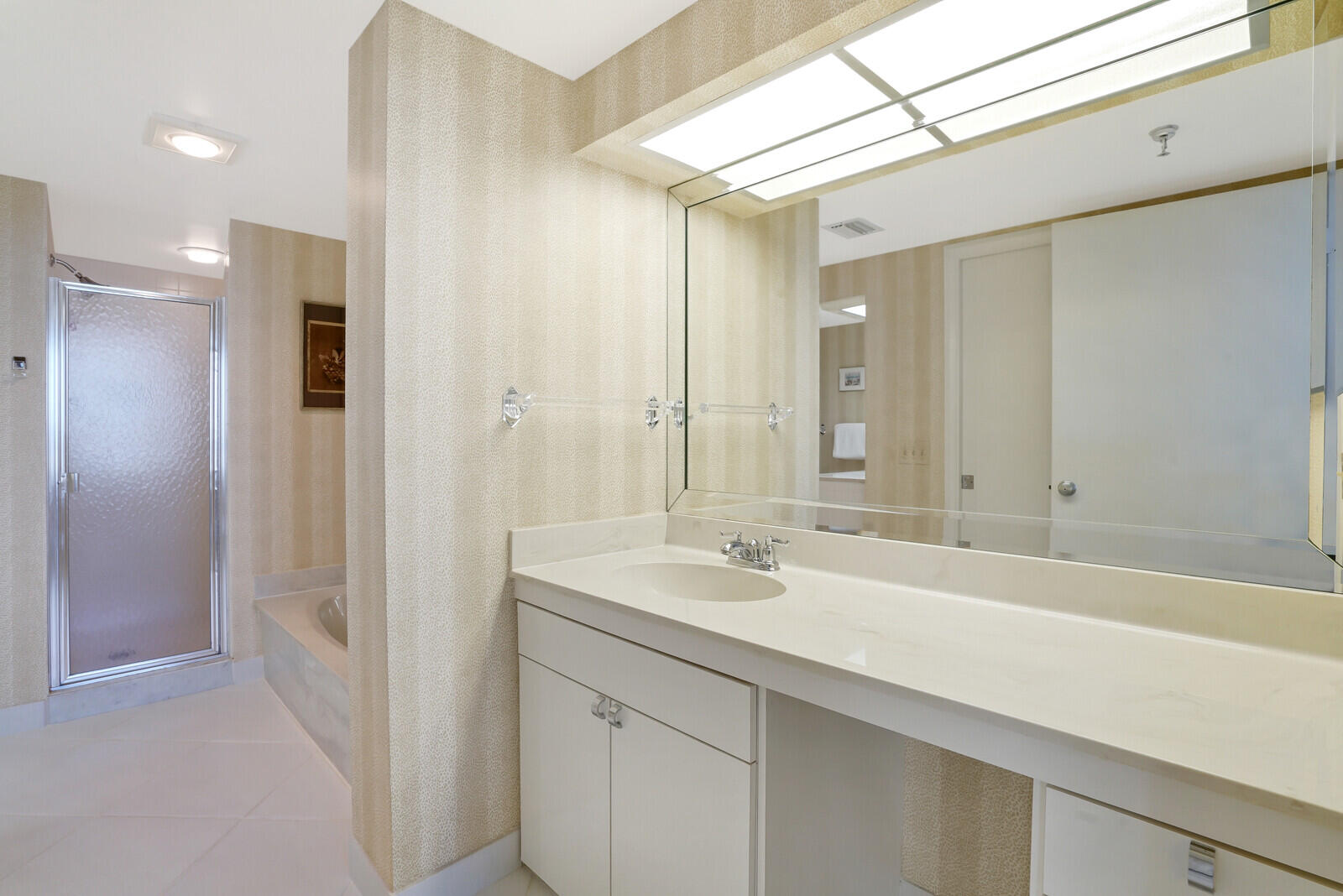 123 Lakeshore Drive 442