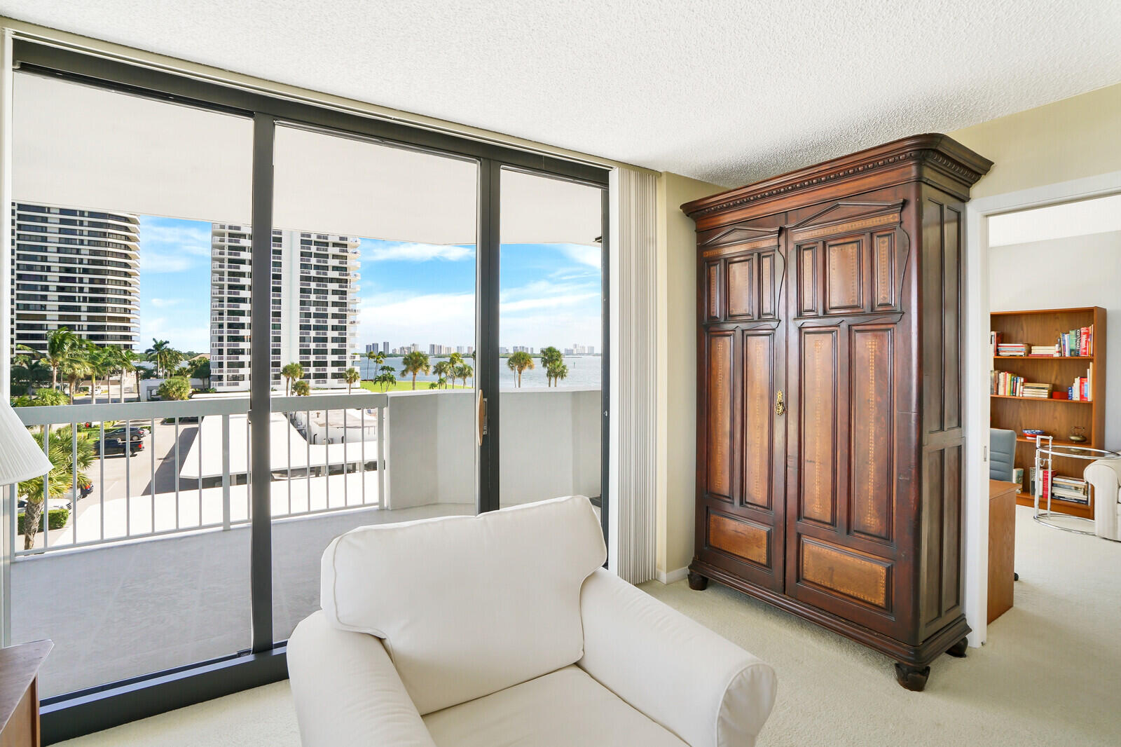 123 Lakeshore Drive 442