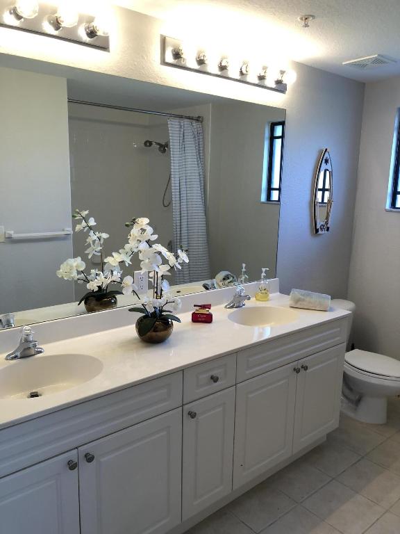 3023 Alcazar Place 305