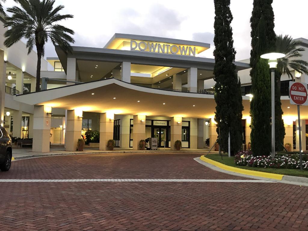 3023 Alcazar Place 305