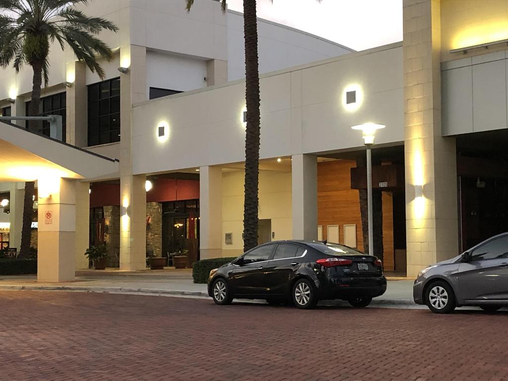 3023 Alcazar Place 305