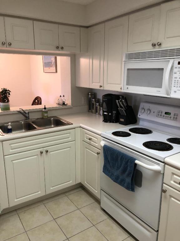 3023 Alcazar Place 305