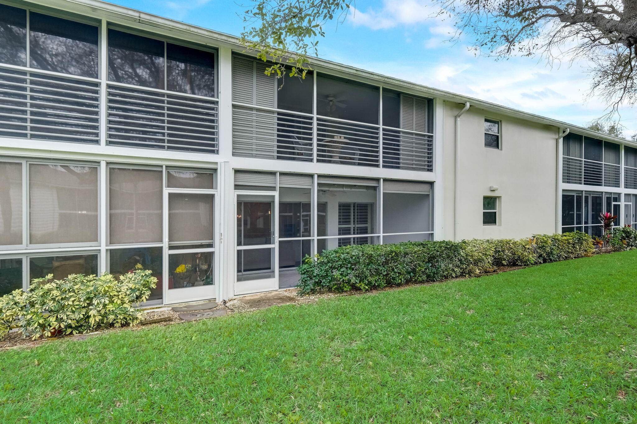 1 Westwood Avenue 104f