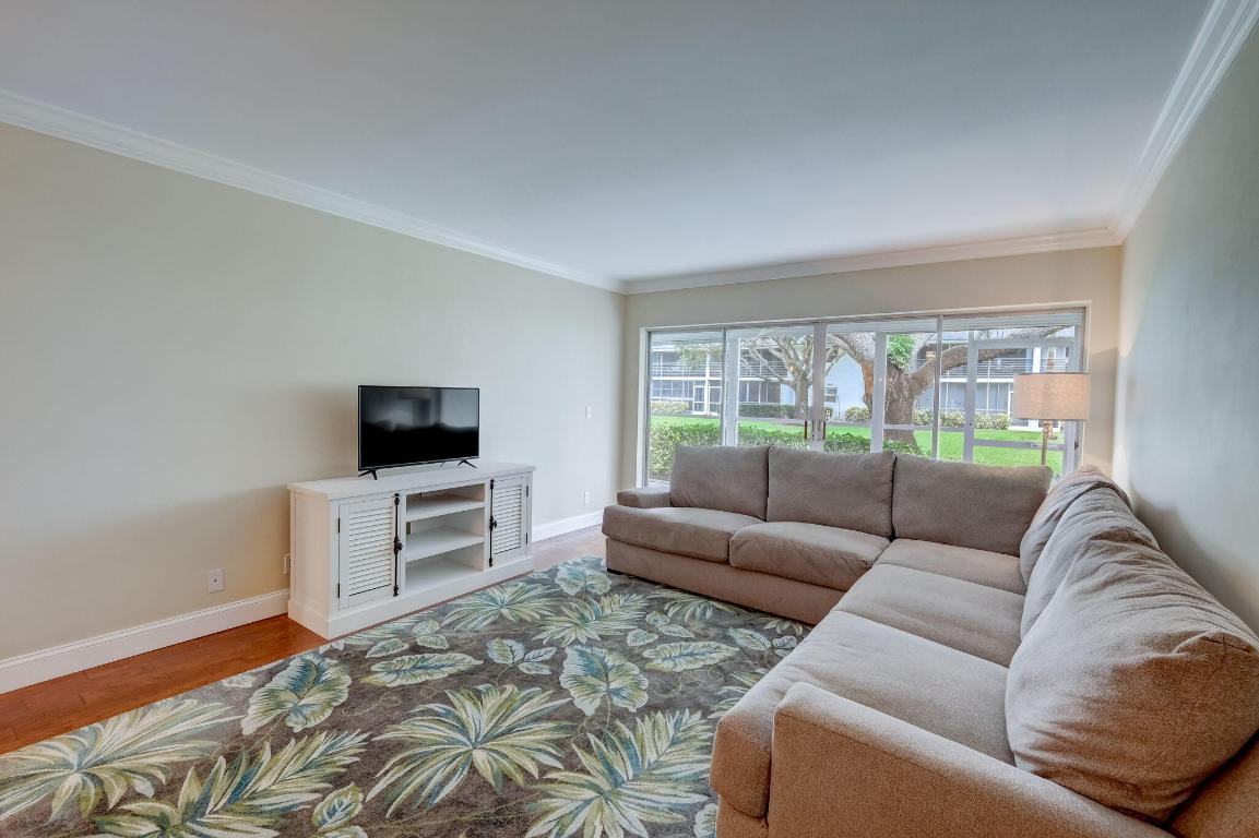 1 Westwood Avenue 104f