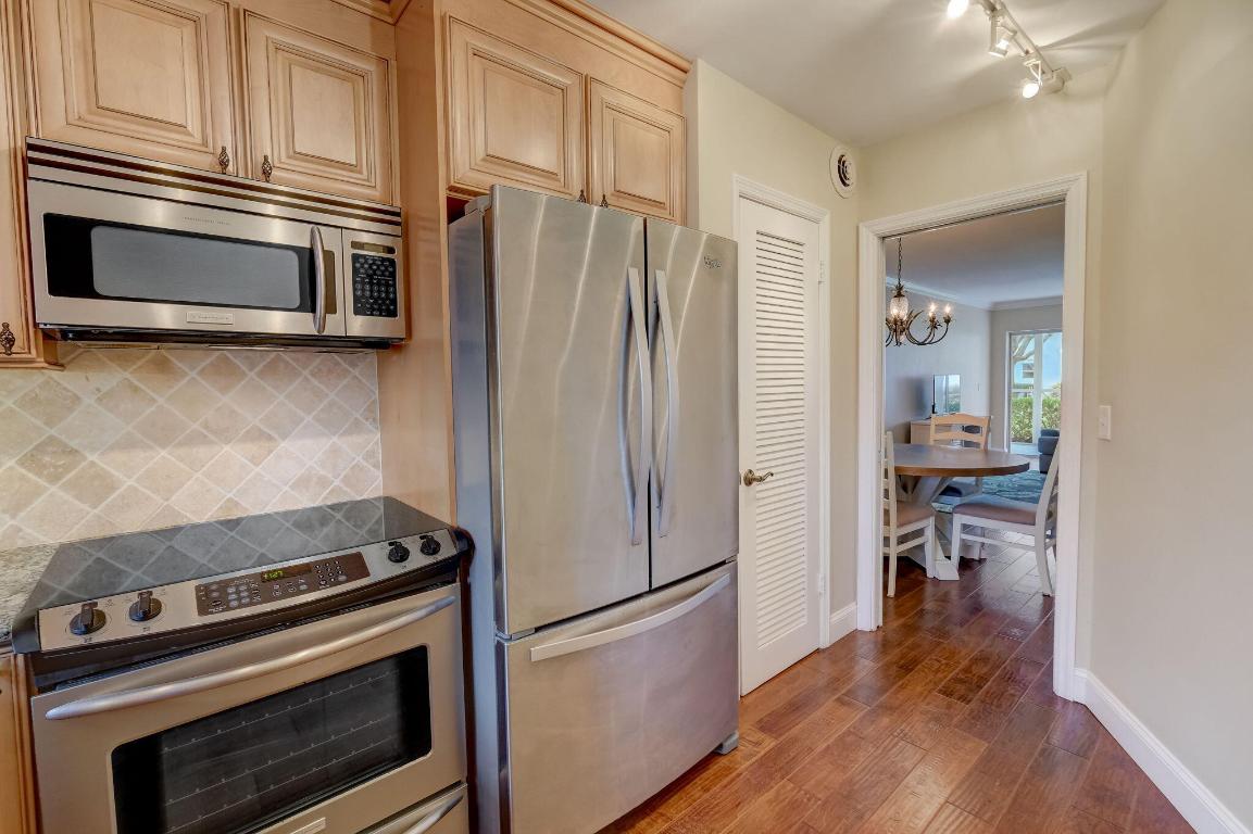 1 Westwood Avenue 104f