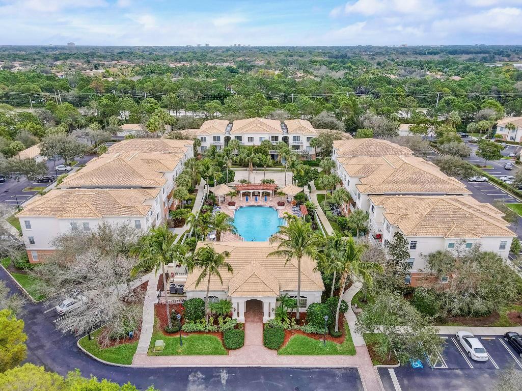 8305 Myrtlewood Circle W