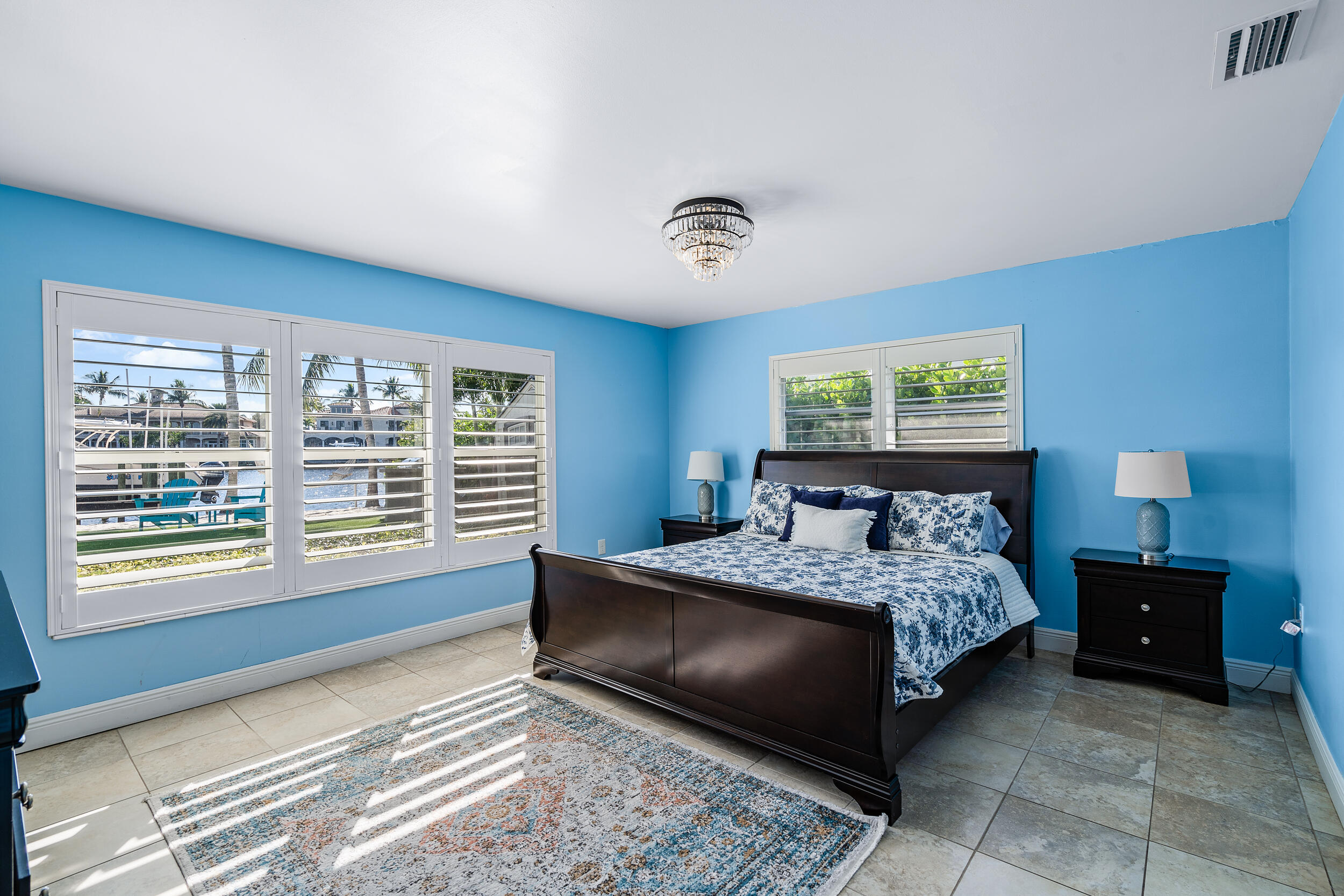 9195 SE Cove Point Street