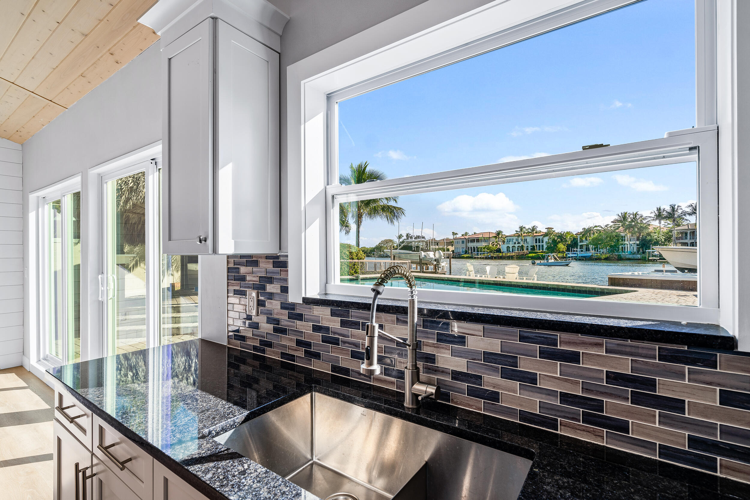 9195 SE Cove Point Street