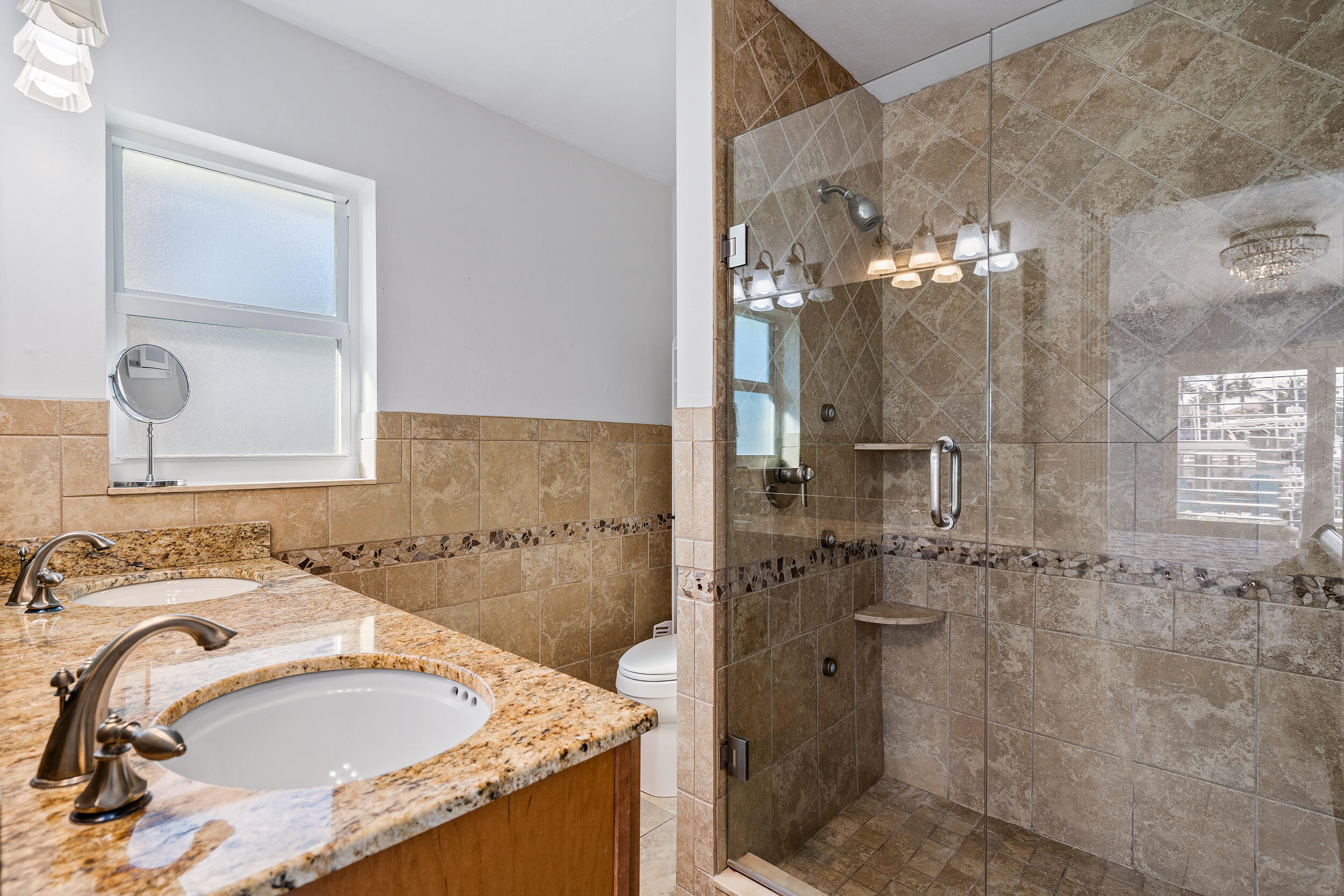 9195 SE Cove Point Street