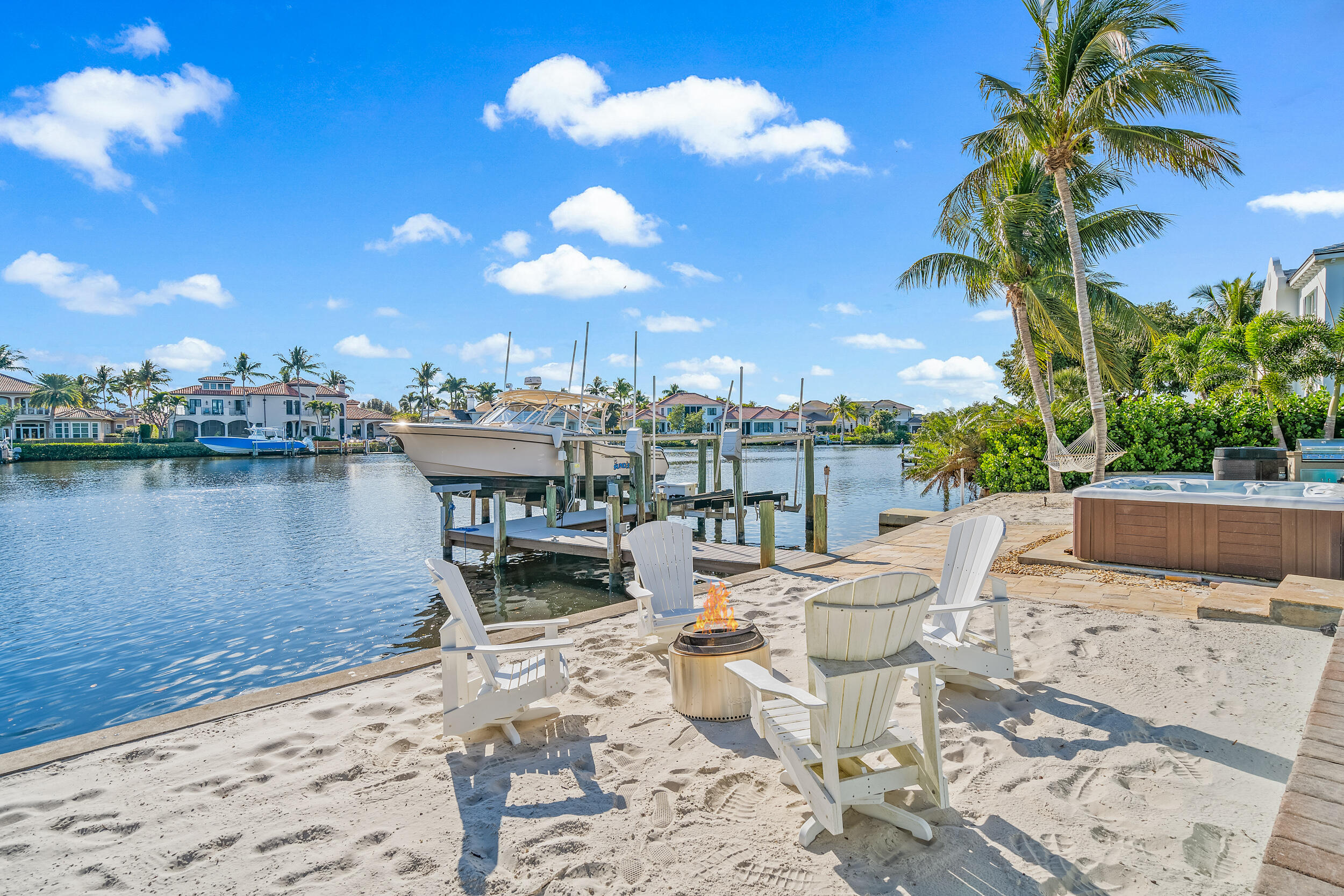 9195 SE Cove Point Street