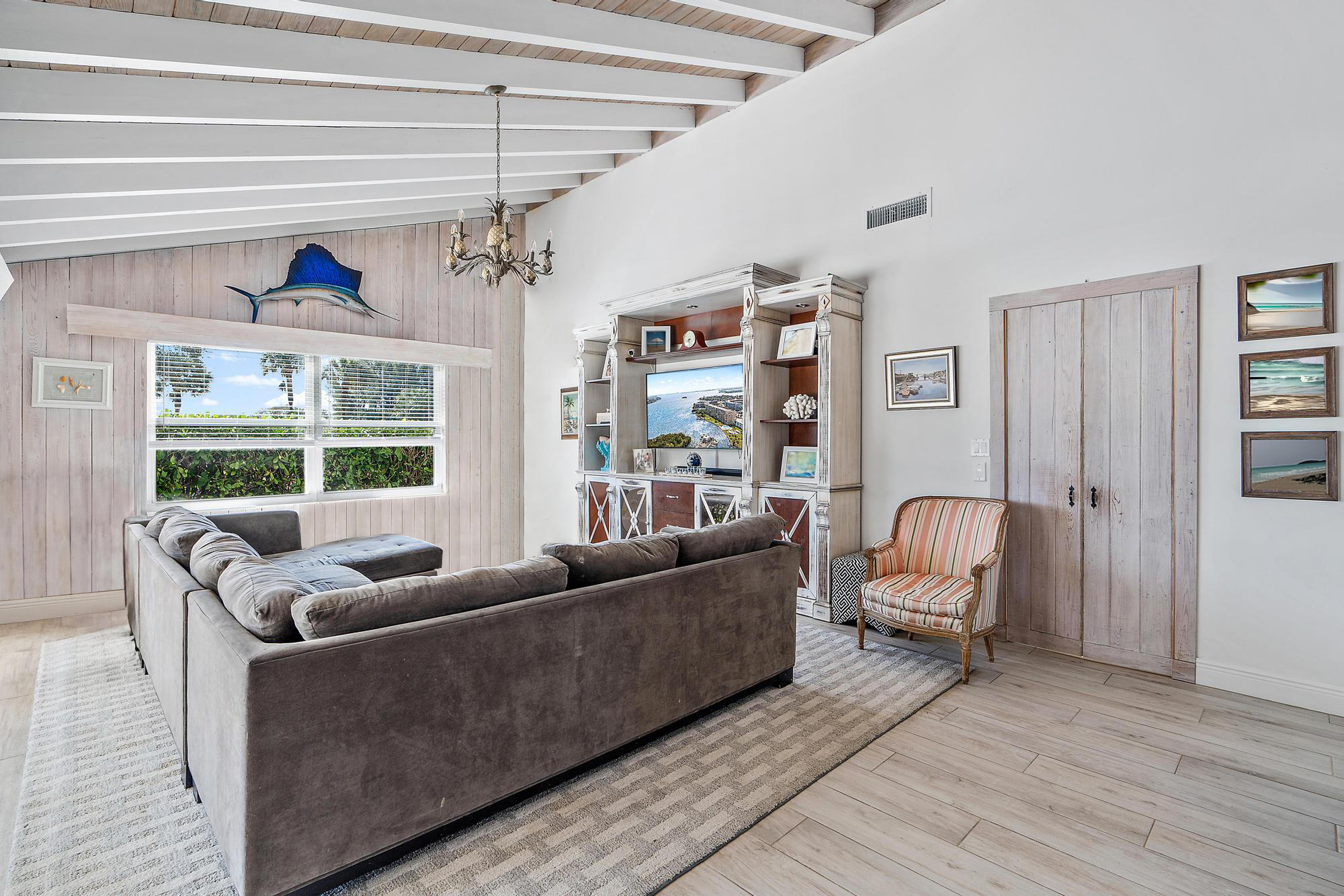 1104 Country Club Circle