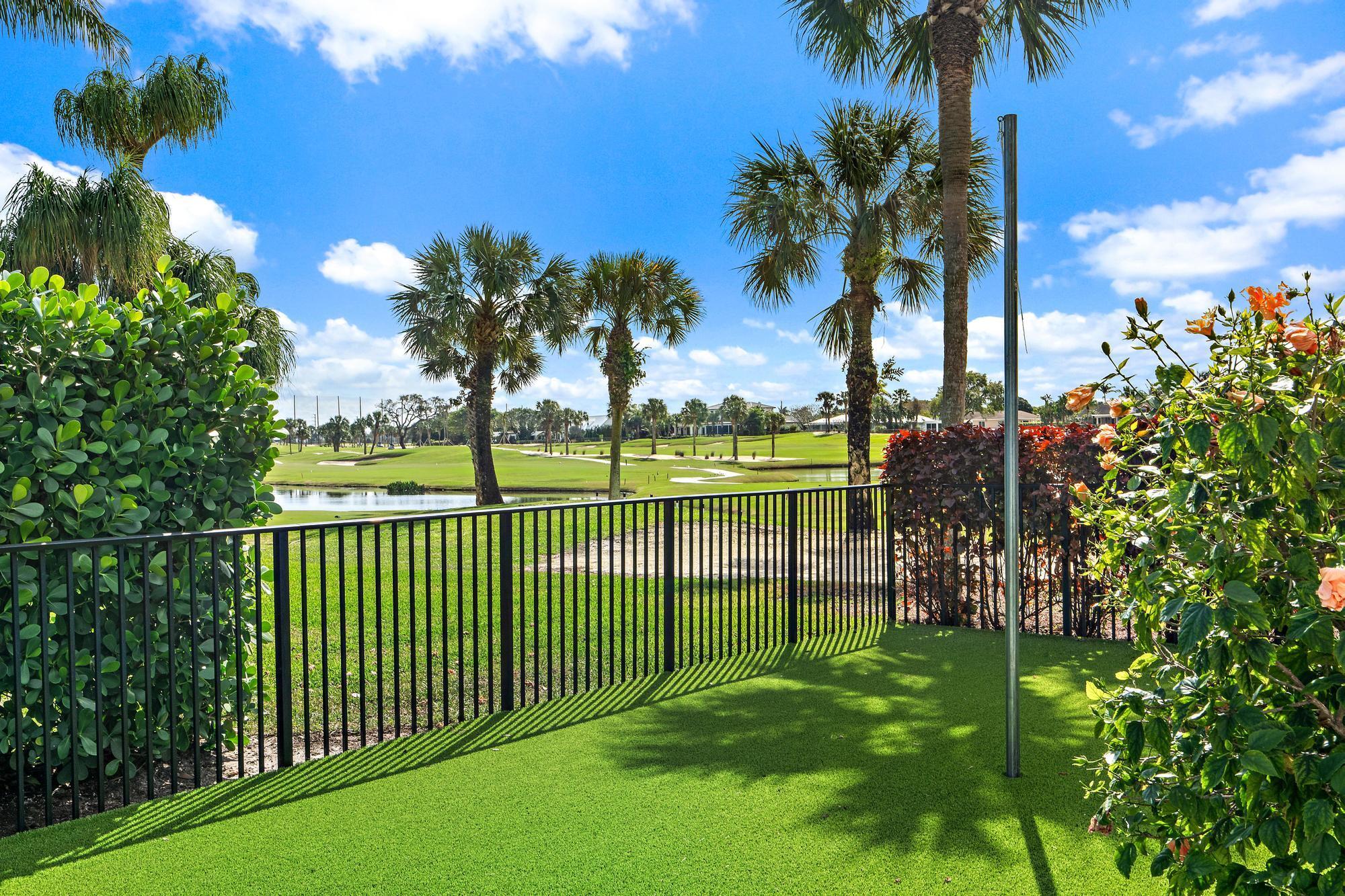 1104 Country Club Circle