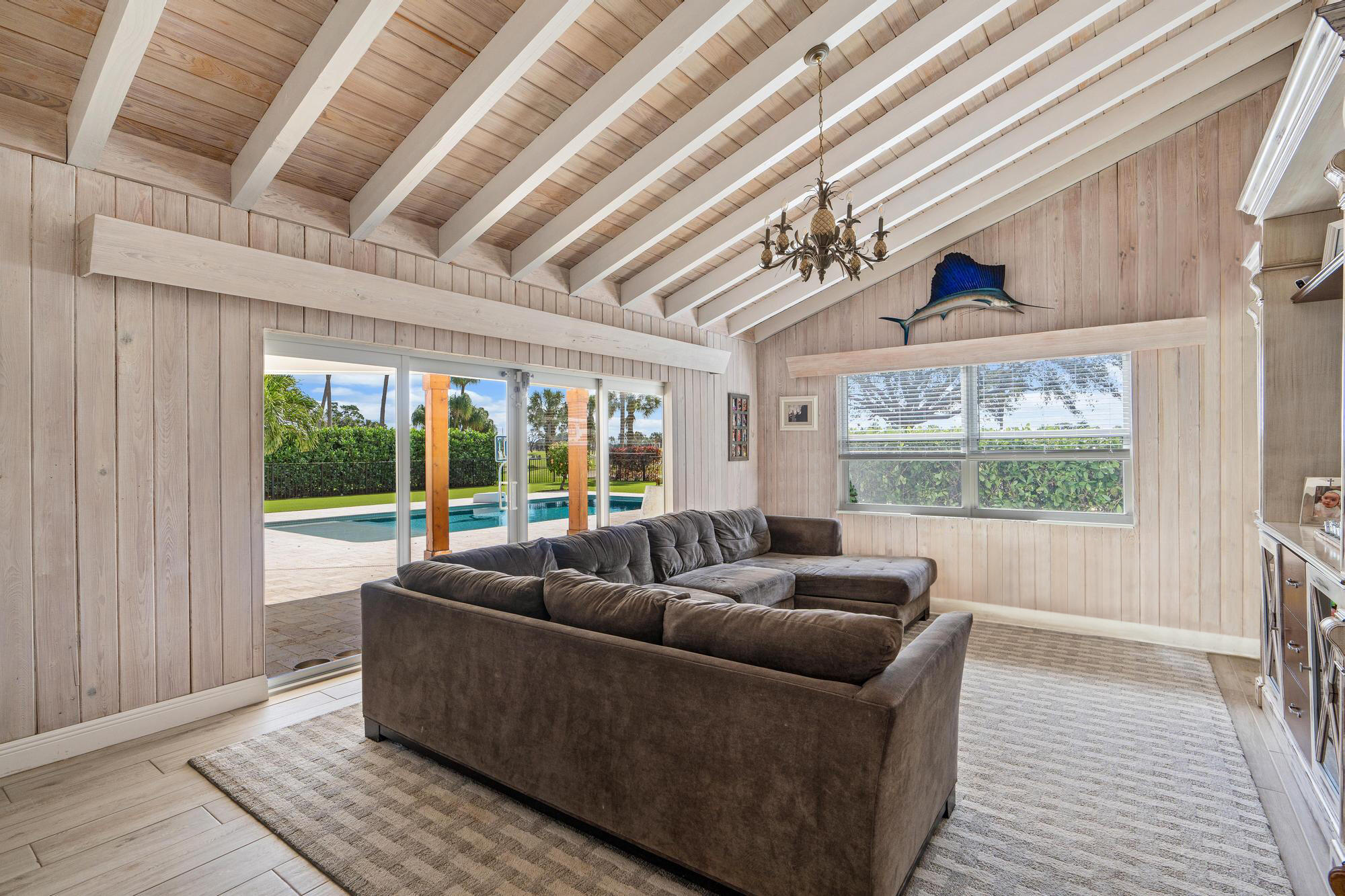 1104 Country Club Circle