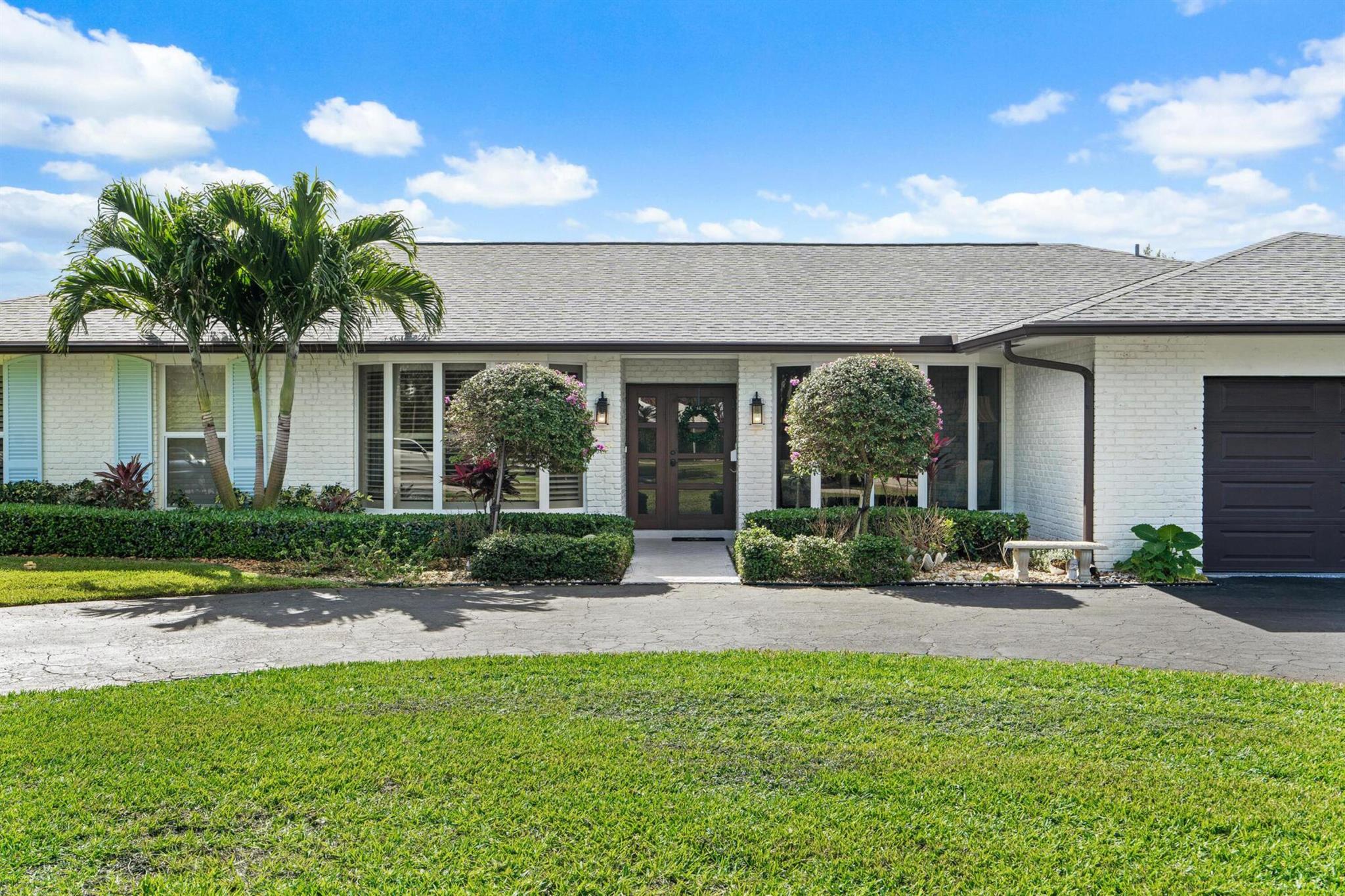 1104 Country Club Circle