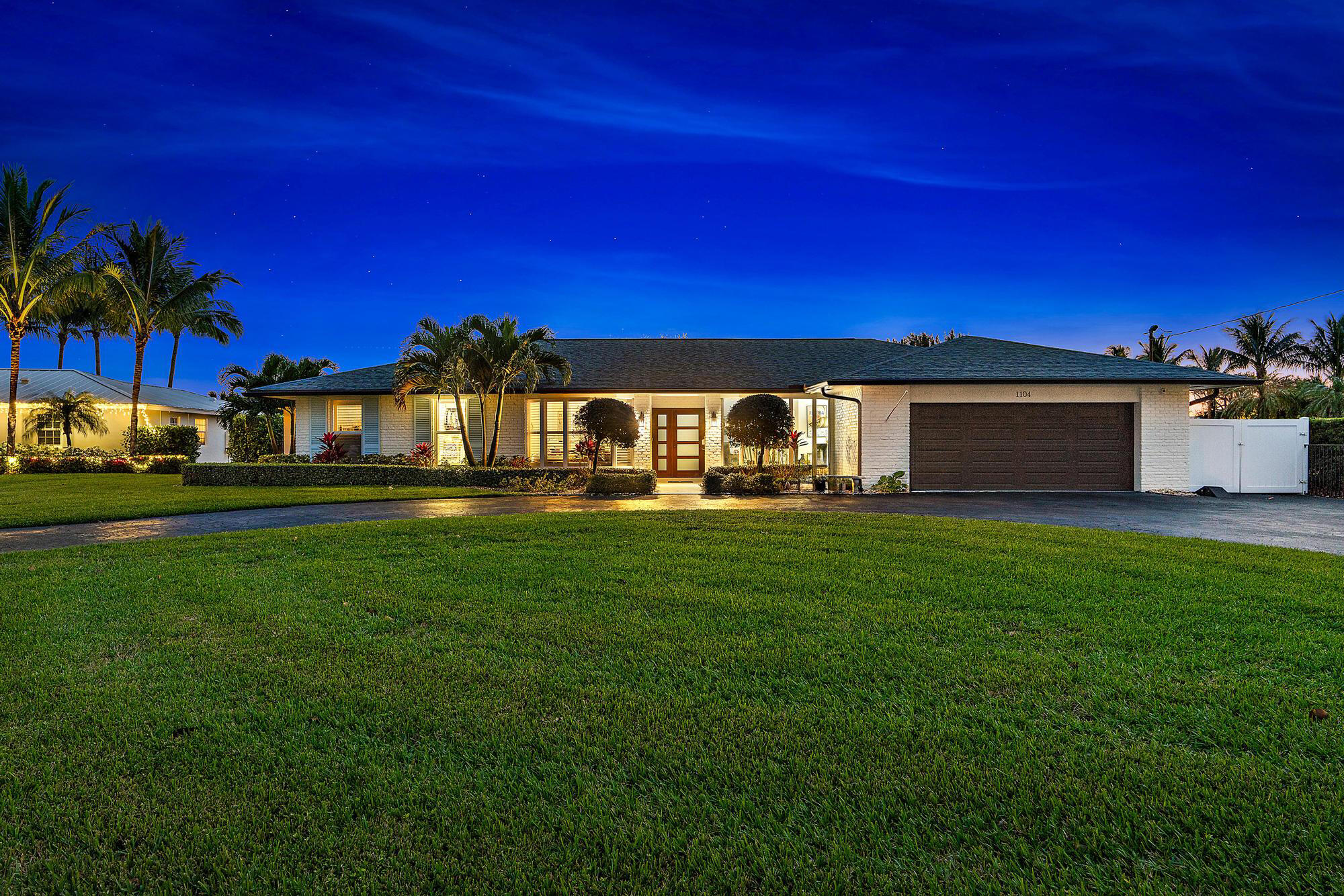 1104 Country Club Circle