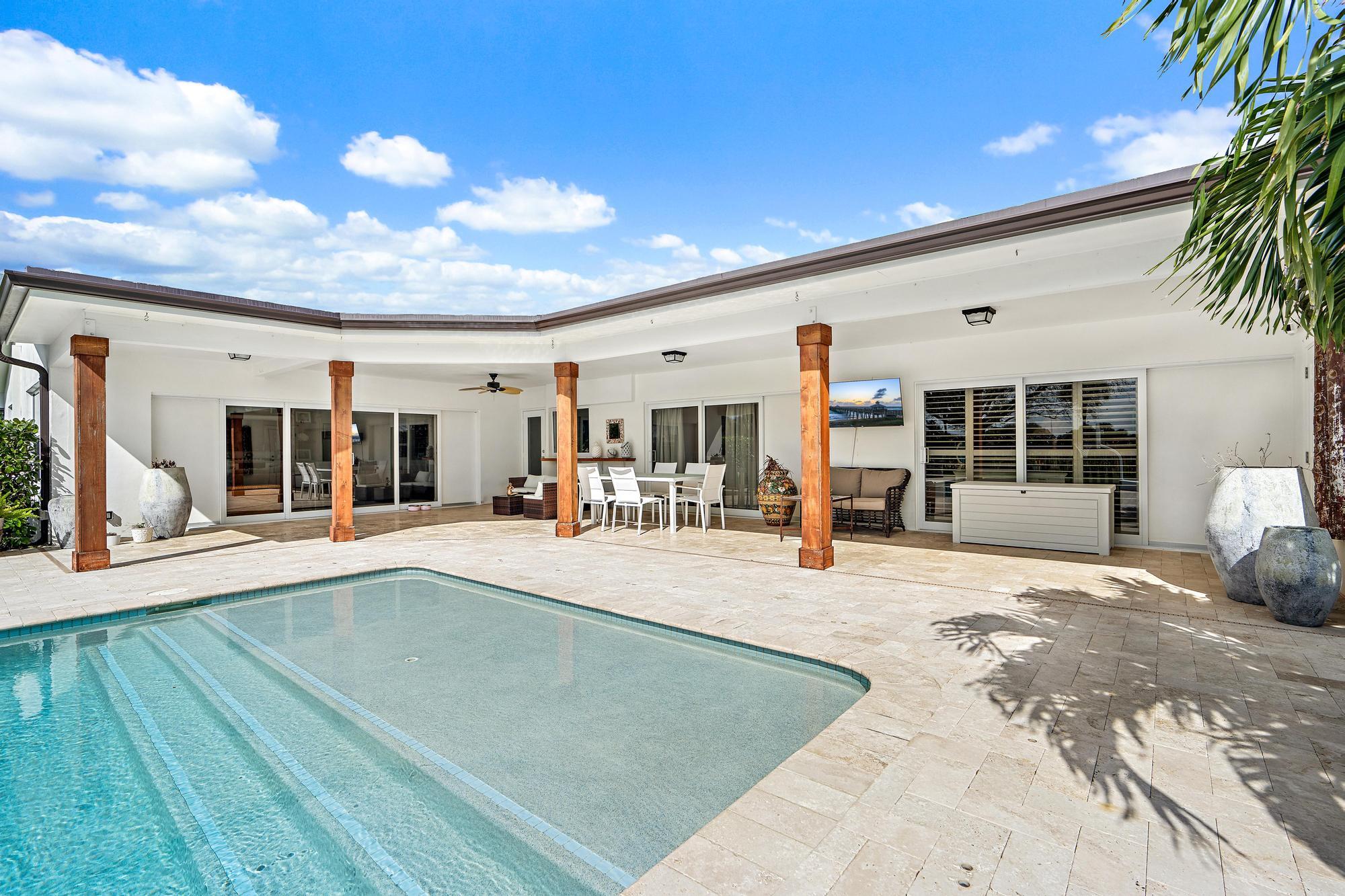 1104 Country Club Circle