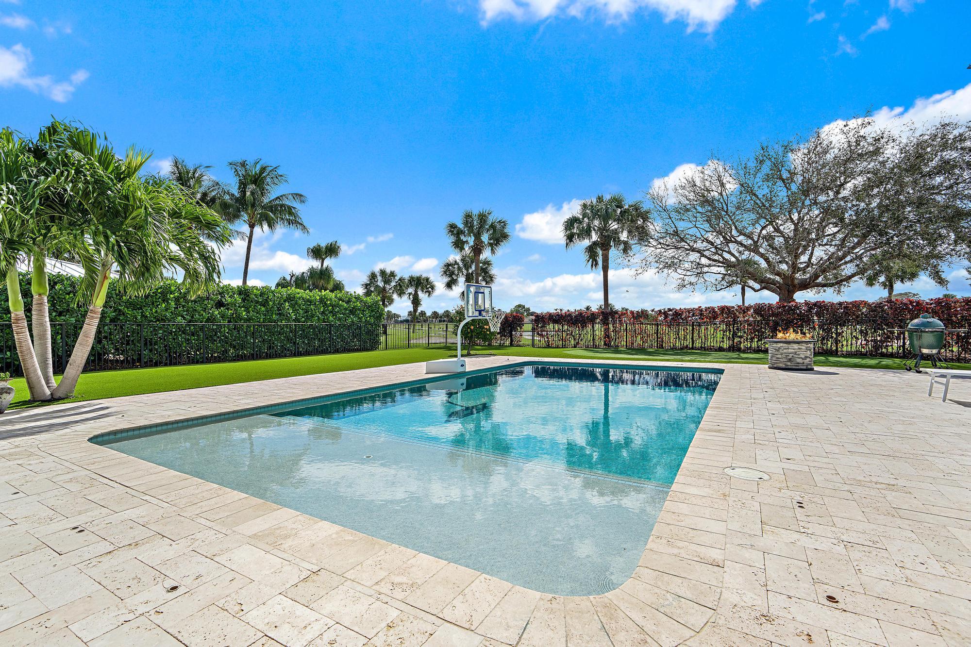 1104 Country Club Circle