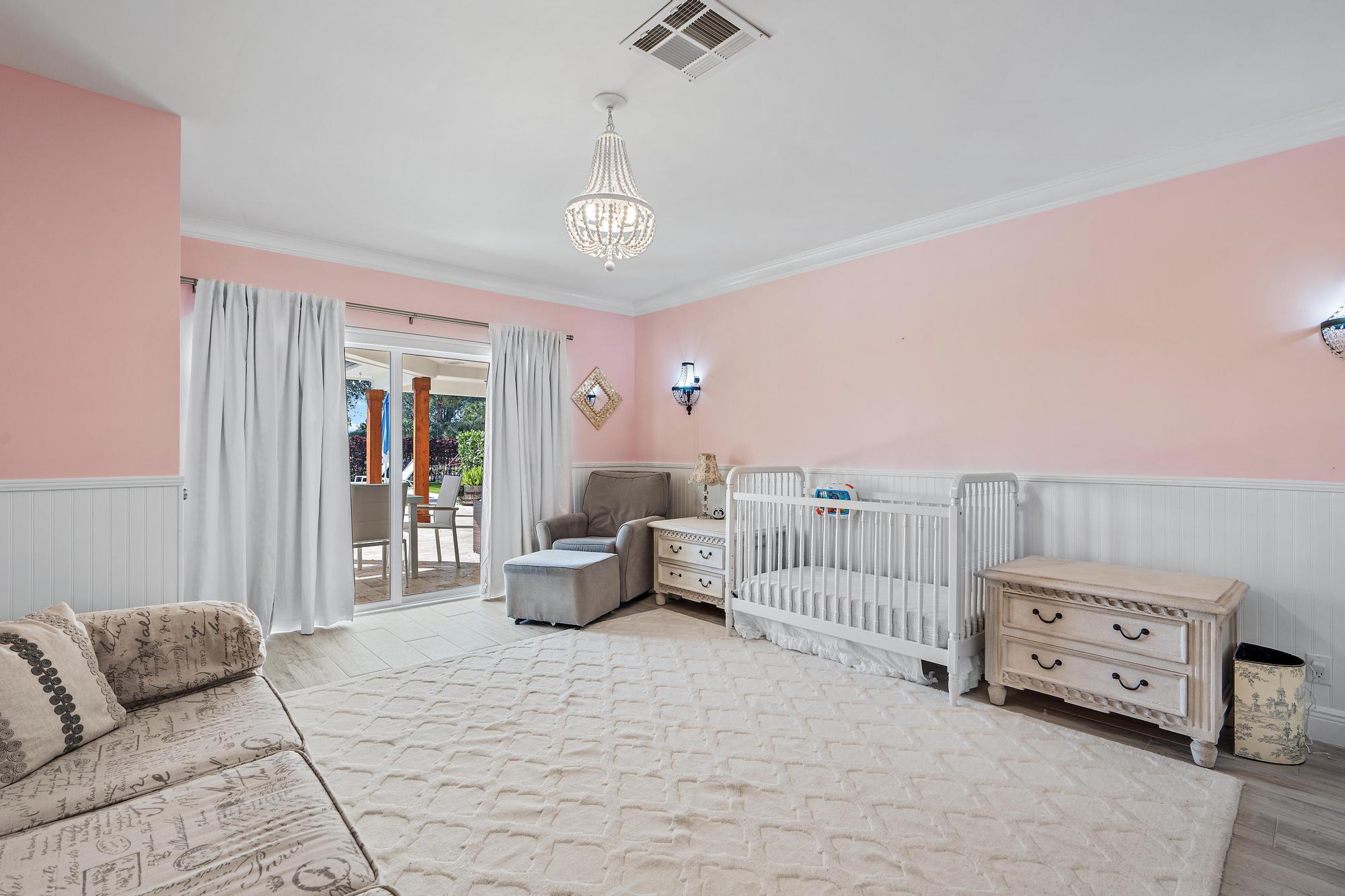 1104 Country Club Circle