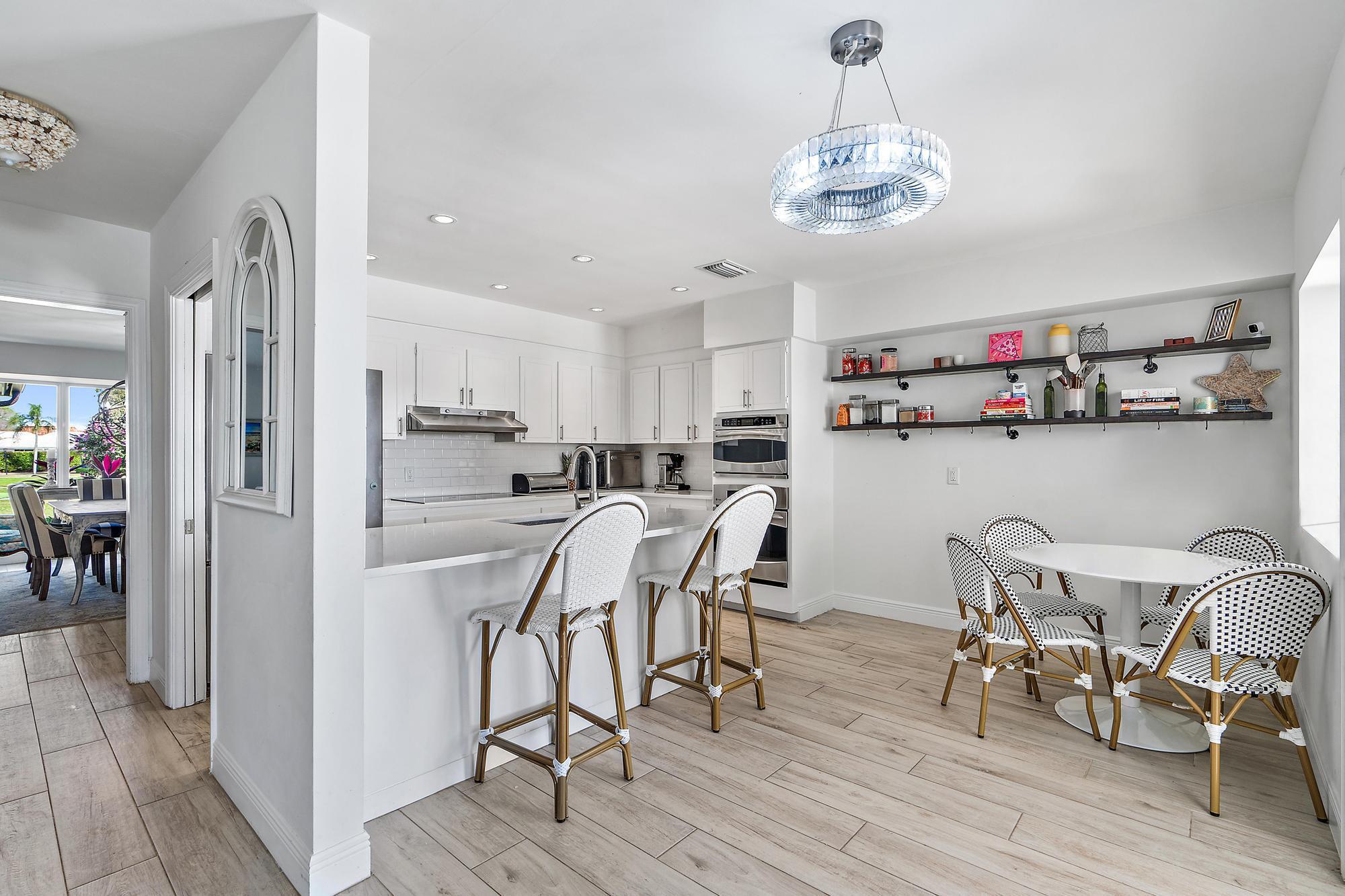 1104 Country Club Circle